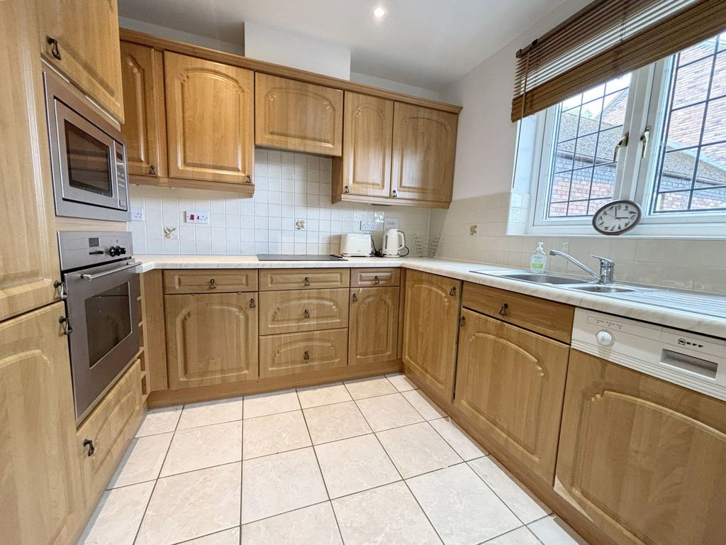 Property photo 3 of 12