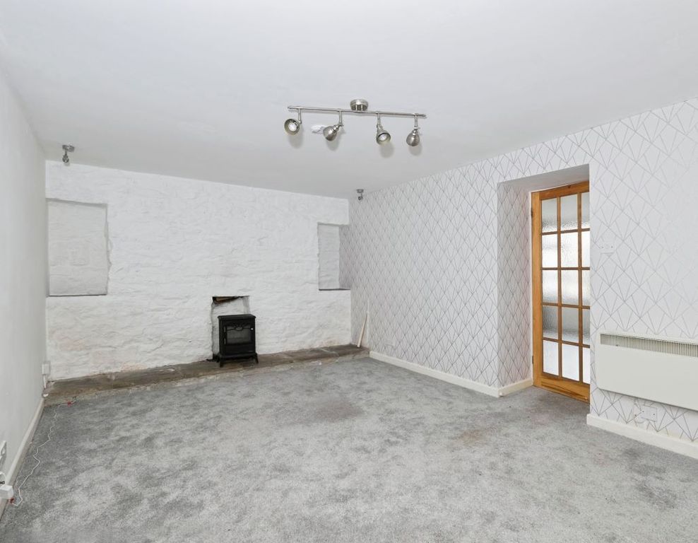 Property photo 2 of 6 Living Room