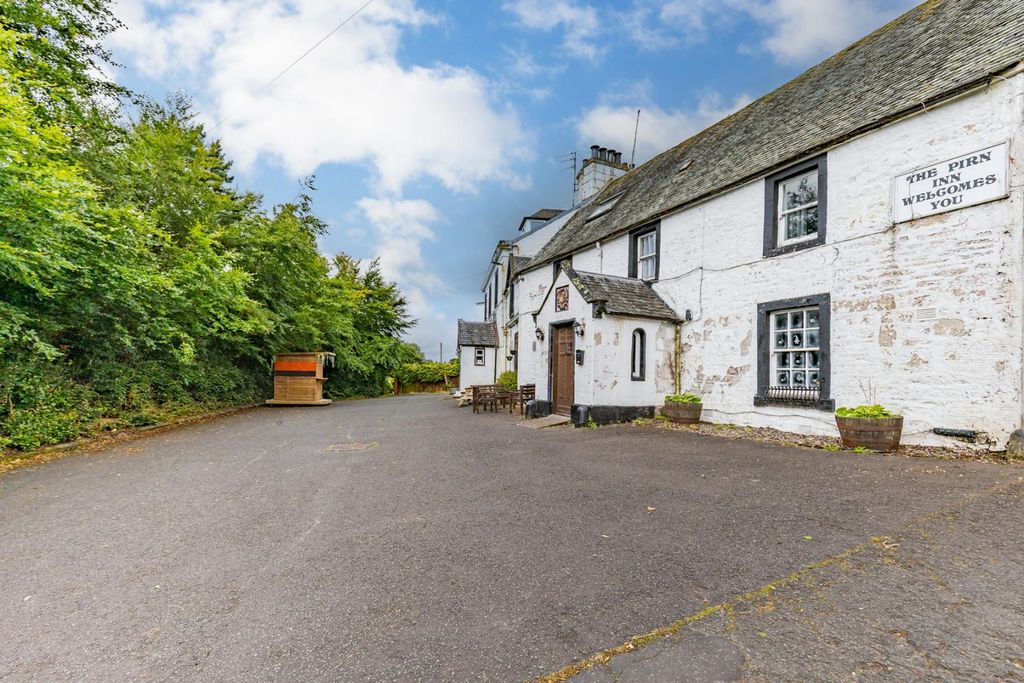 Property photo 2 of 32