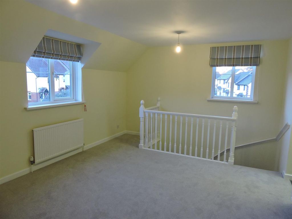 Property photo 3 of 15 Lounge