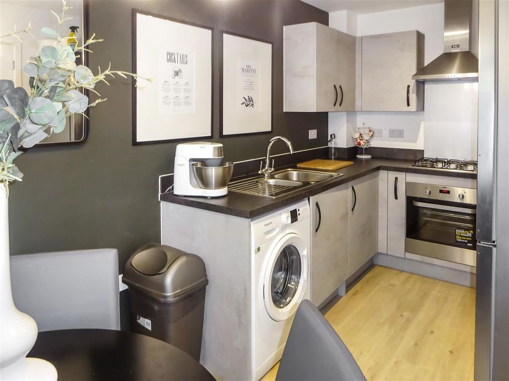 Property photo 3 of 24 Kitchen/Dining Room