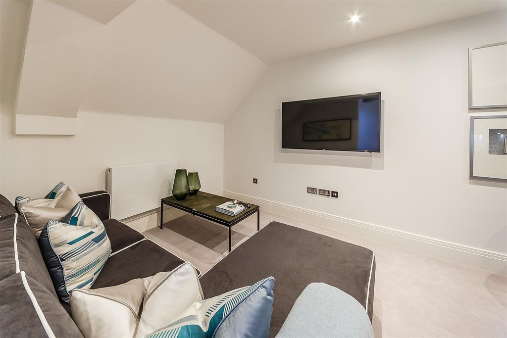 Property photo 2 of 16 8317875-Interior15.Jpg