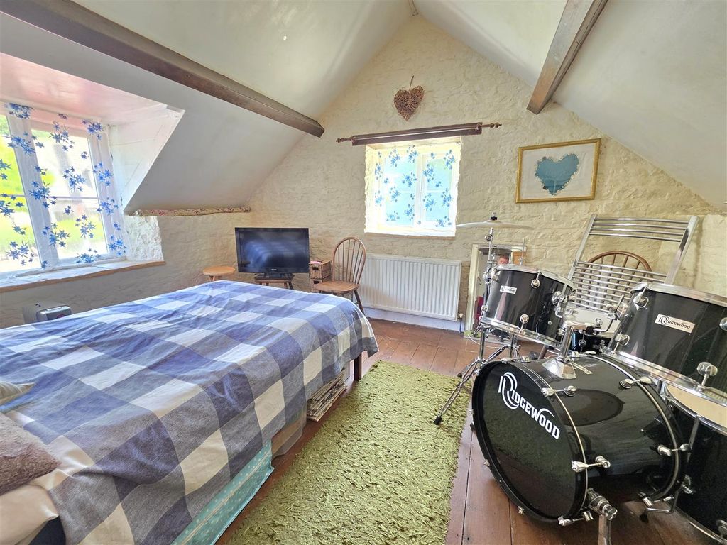 Property photo 3 of 11