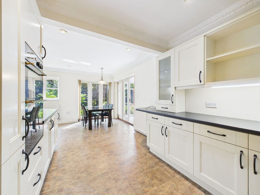 Property photo 3 of 26 Dining Kitchen