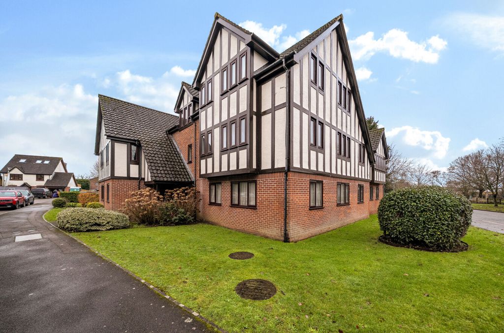 Property photo 1 of 15 1395753-10-6964c2...