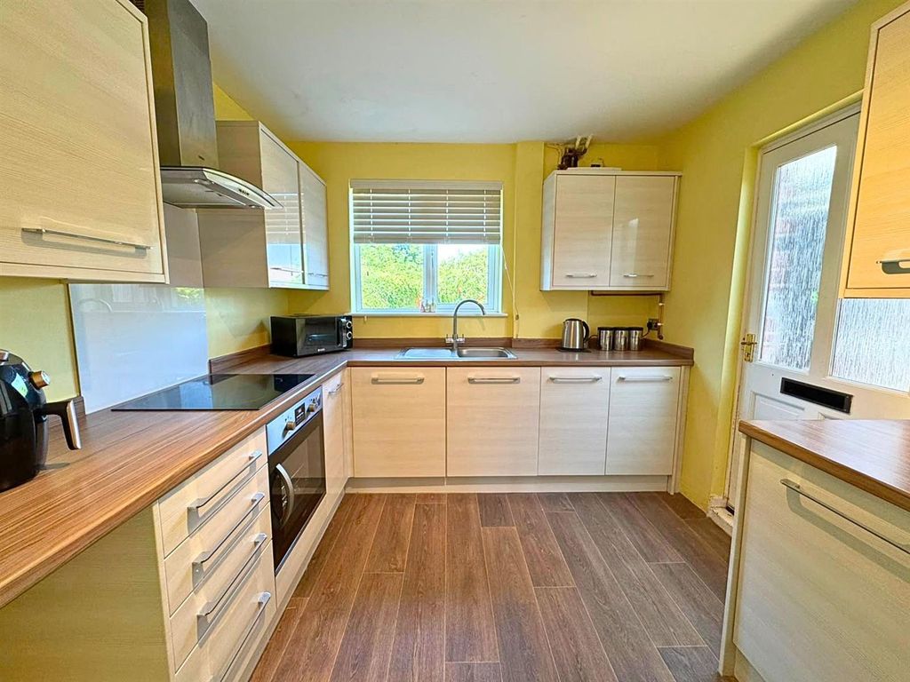 Property photo 2 of 17 Kitchen