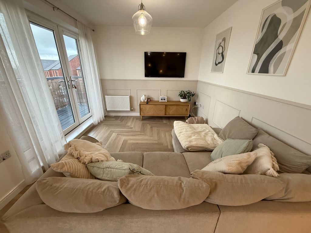 Property photo 3 of 11 4841203