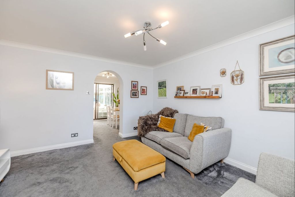 Property photo 3 of 34