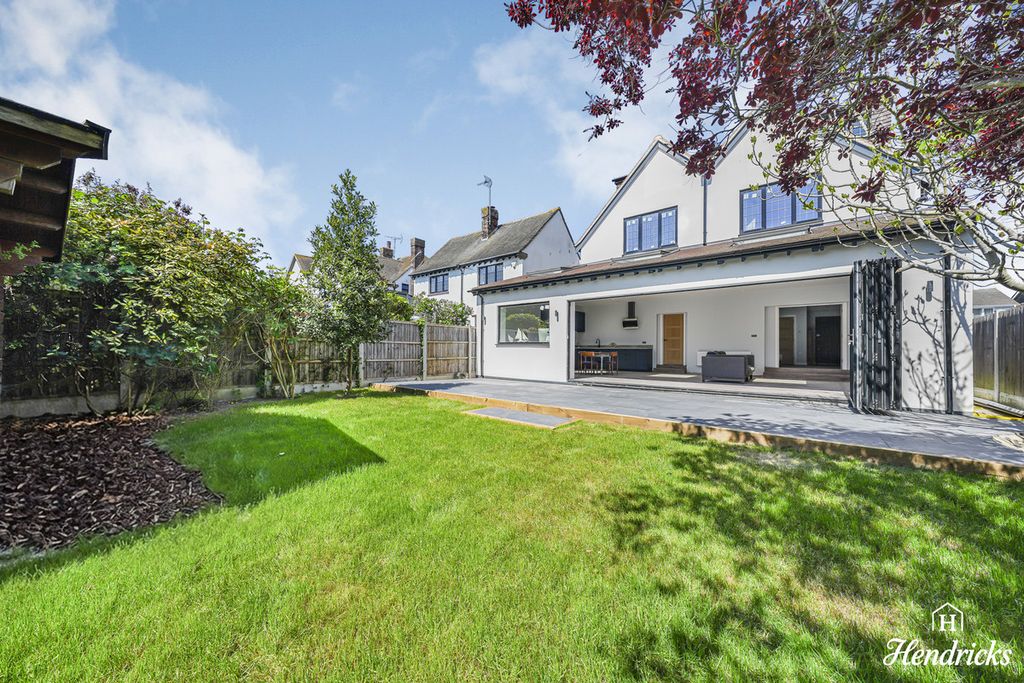 Property photo 2 of 30