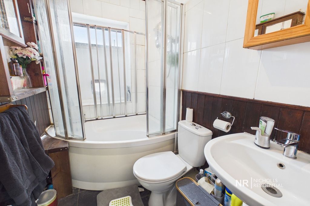 Property photo 3 of 6 Bathroom