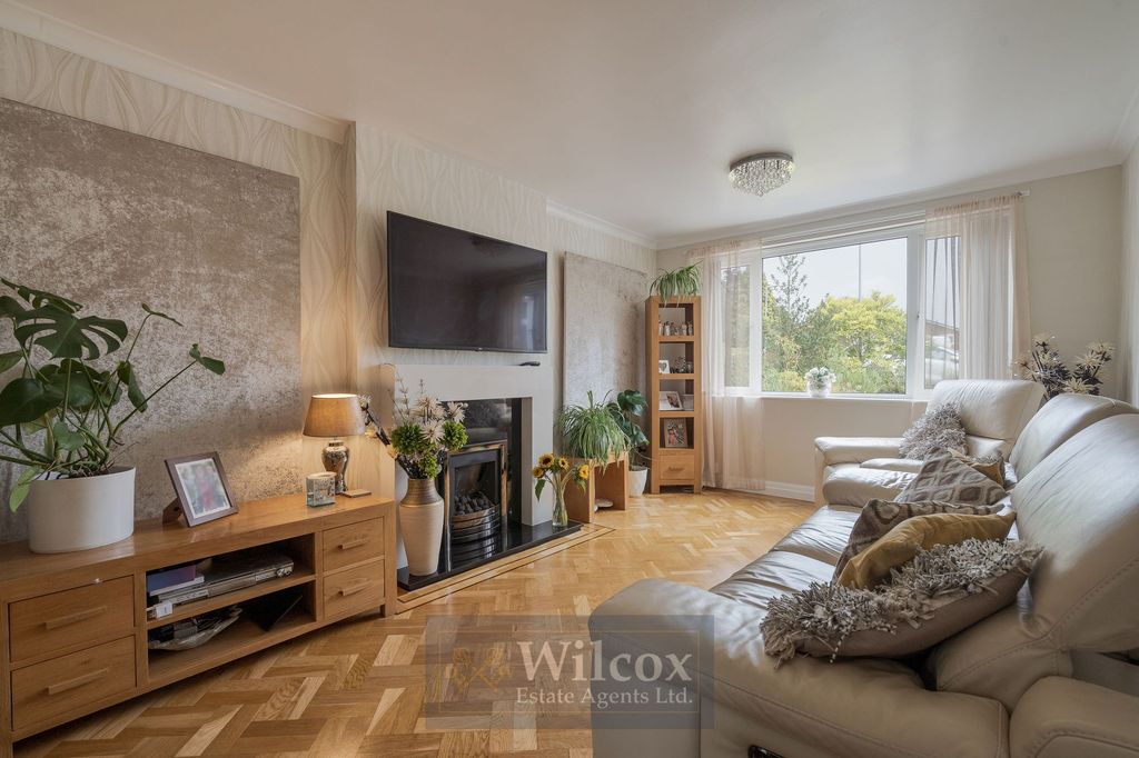Property photo 2 of 31