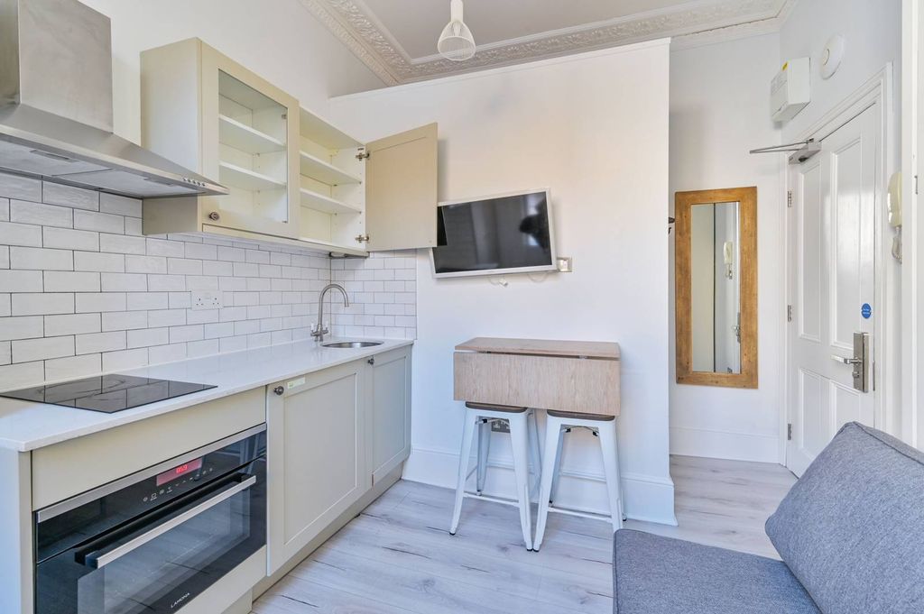 Property photo 2 of 3