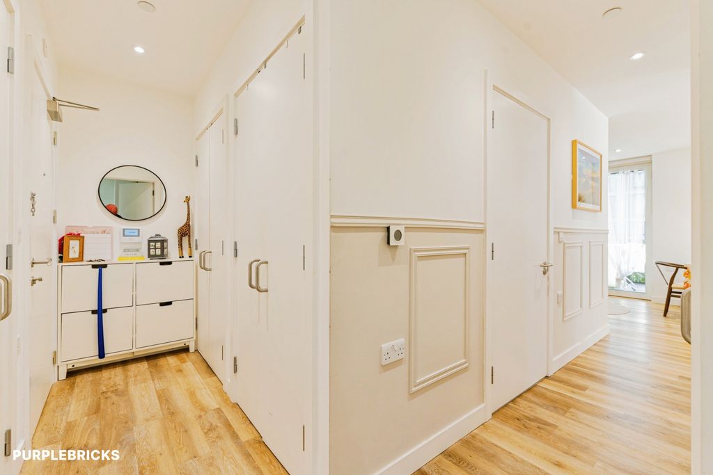 Property photo 2 of 22 Inner Hall