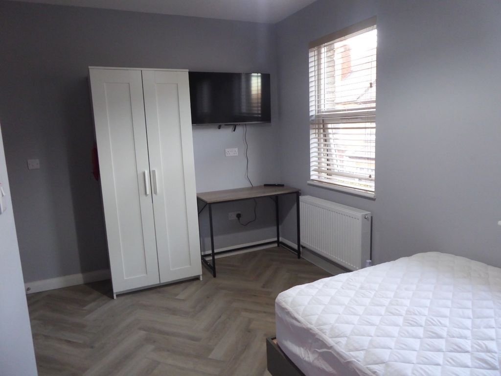 Property photo 2 of 6 4805602