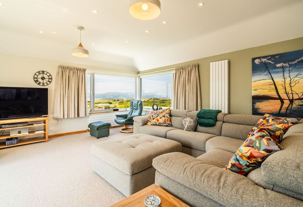 Property photo 3 of 41