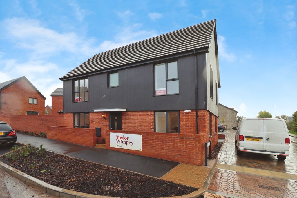 Property photo 3 of 17 Photo