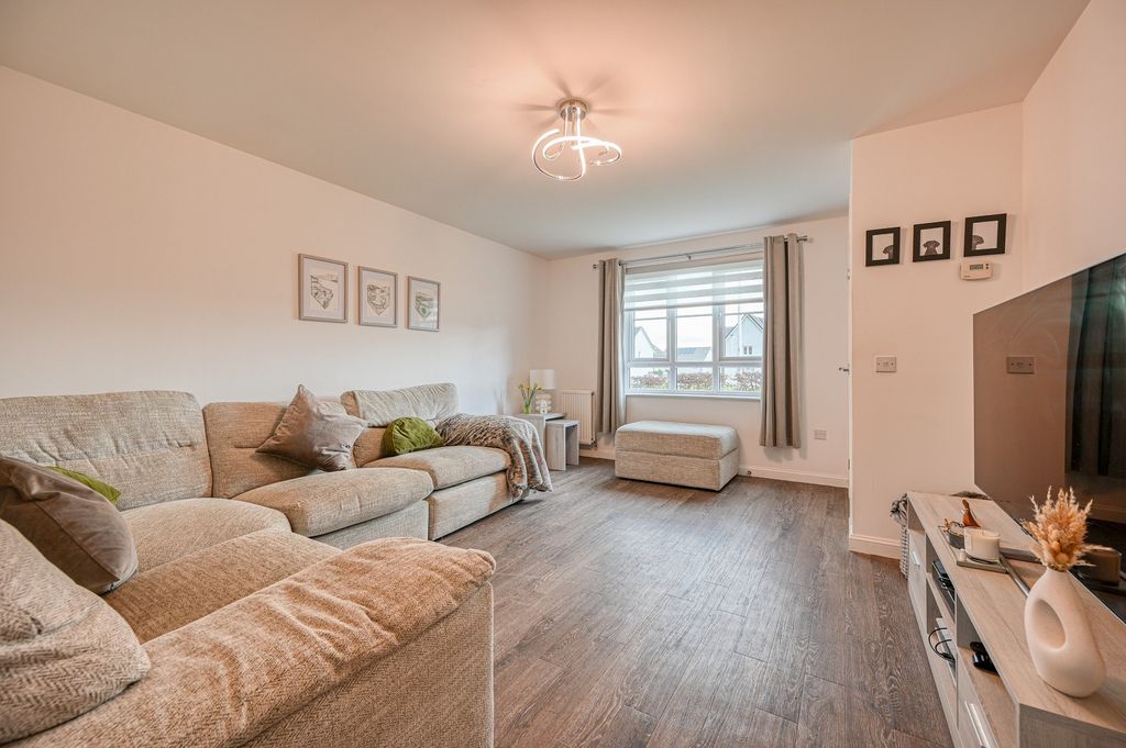 Property photo 2 of 14 Lounge