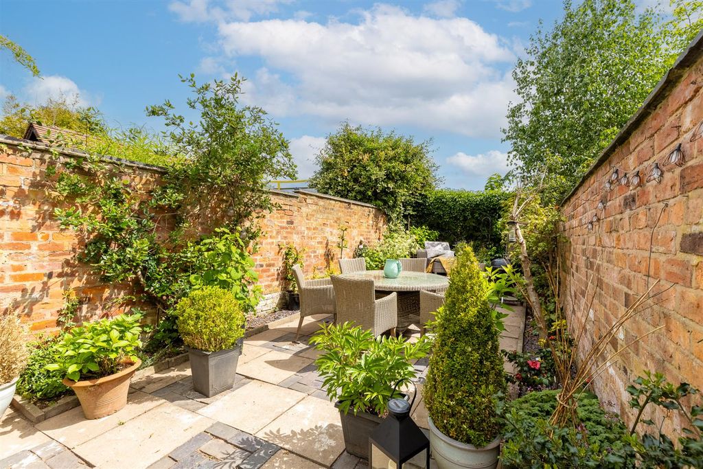 Property photo 2 of 17 51Shrewbridgeroad-22.Jpg