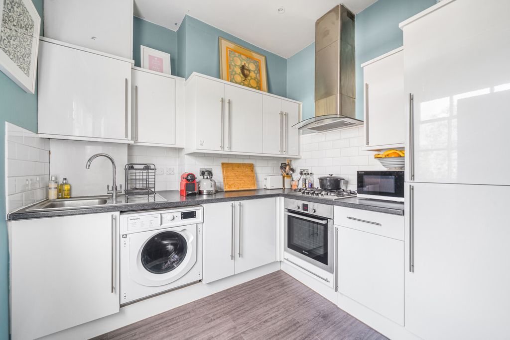 Property photo 3 of 14 8-681A30A705760-1...