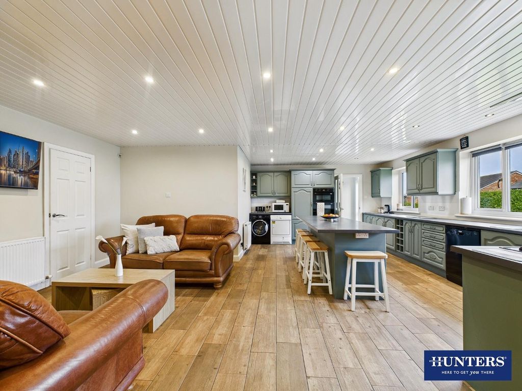 Property photo 2 of 34