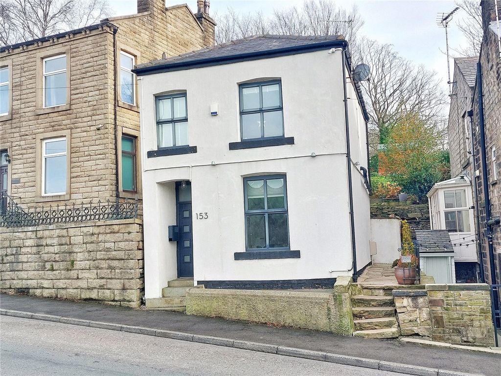 Property photo 1 of 19 4-Bed Detached Home