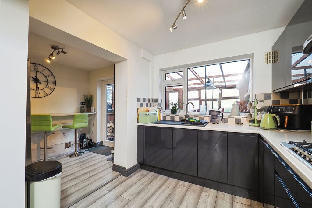 Property photo 2 of 17 Photo