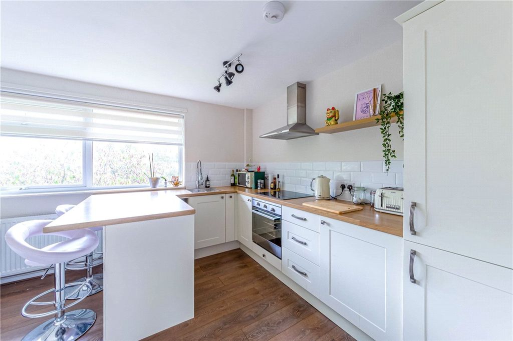 Property photo 3 of 10 Kitchen