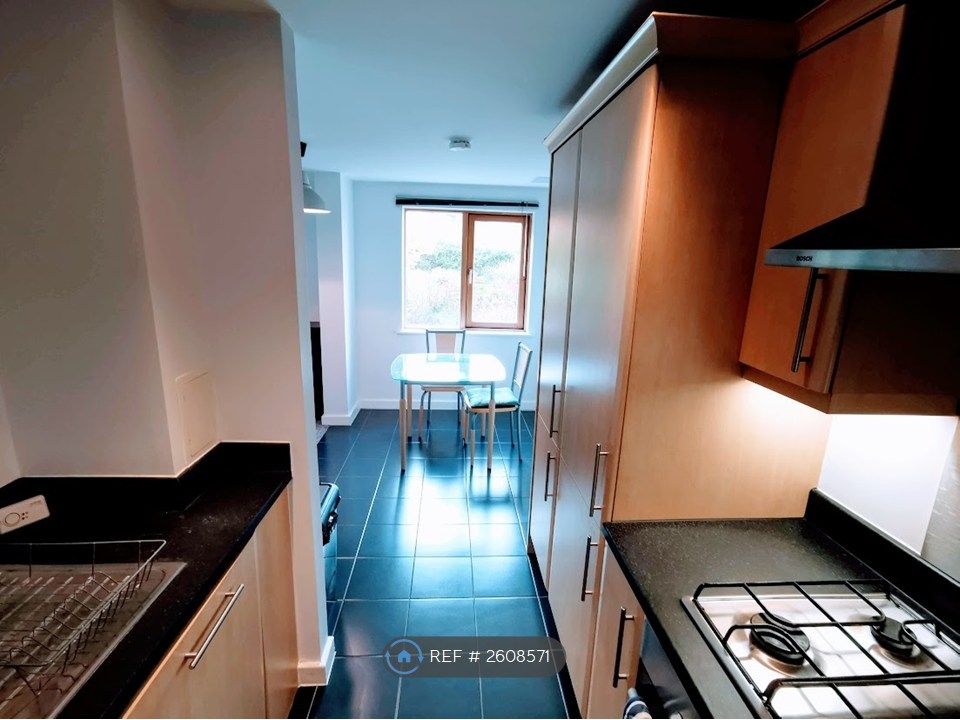 Property photo 3 of 11 Kitchen