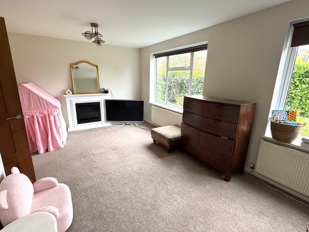 Property photo 2 of 8 Lounge