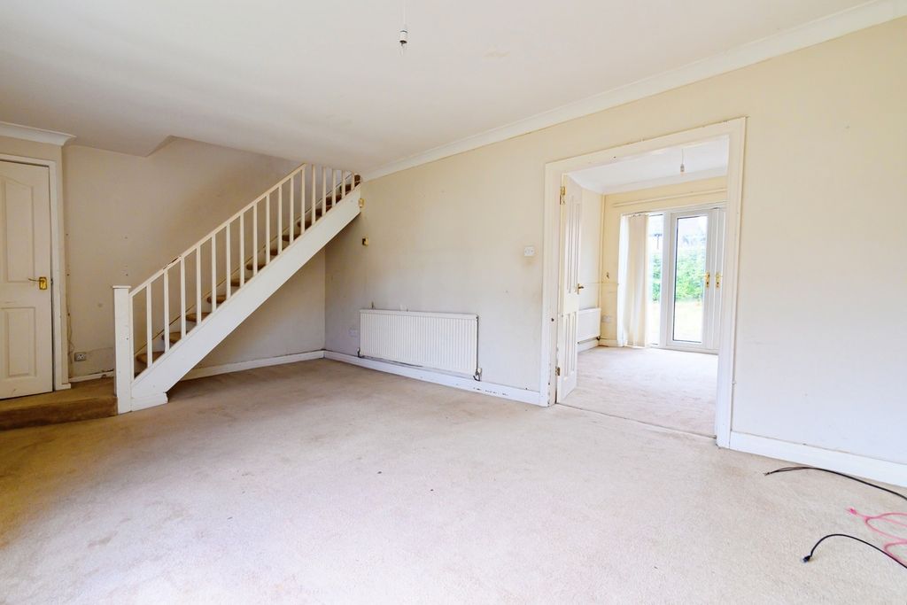 Property photo 3 of 17 Living Room