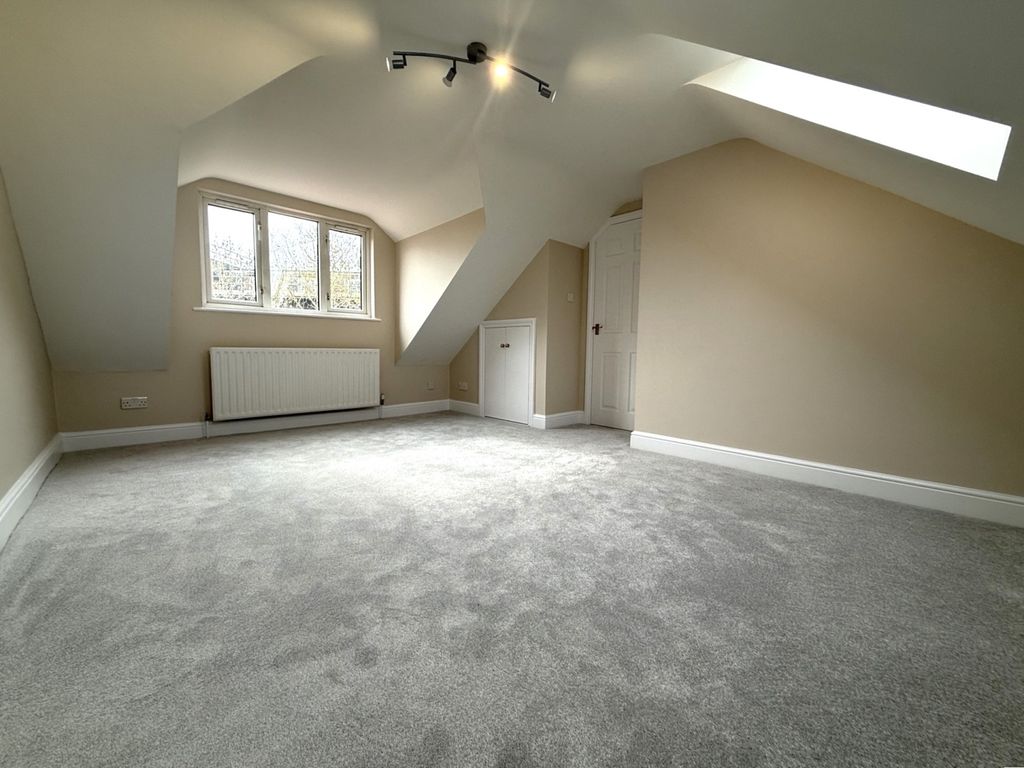 Property photo 3 of 9 Master Bedroom