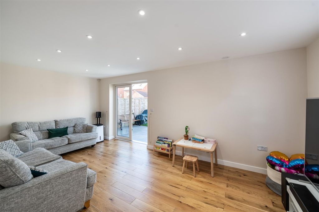 Property photo 2 of 15 19 Emerald Road Internals7 Retouch.Jpg