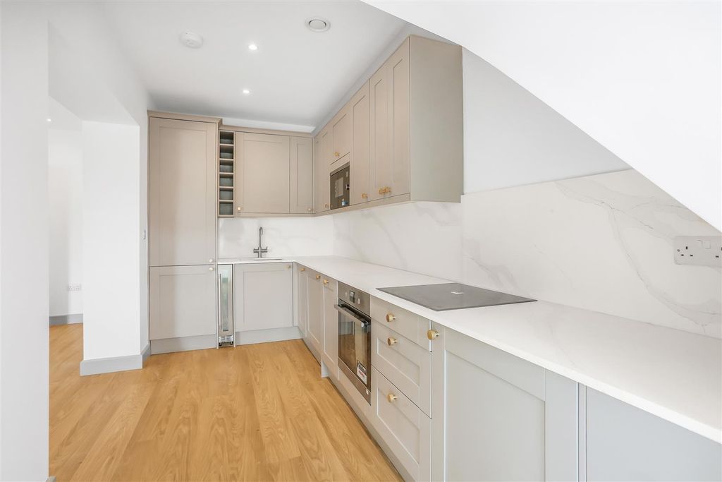 Property photo 3 of 17 1685129273 - F5 -7.Jpg