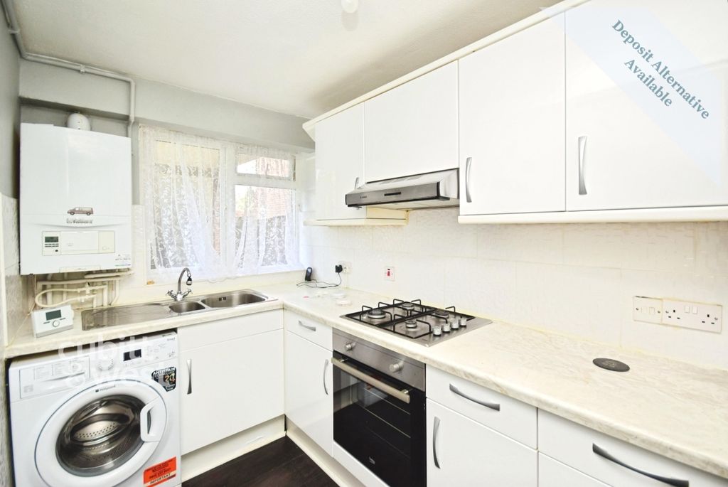 Property photo 3 of 9 Kitchen