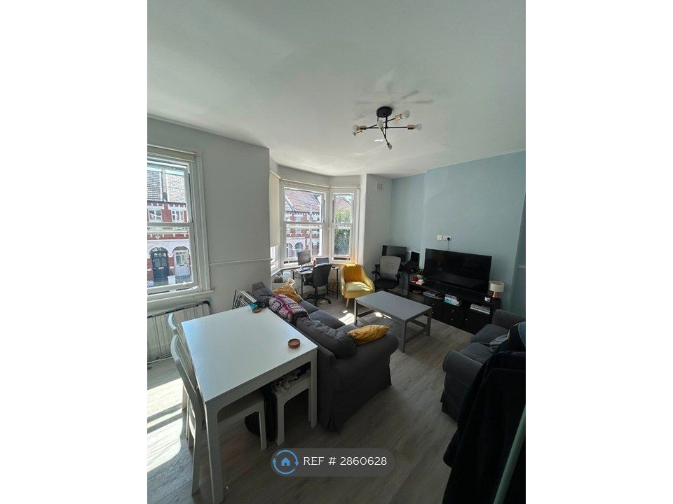 Property photo 1 of 5 Living Room