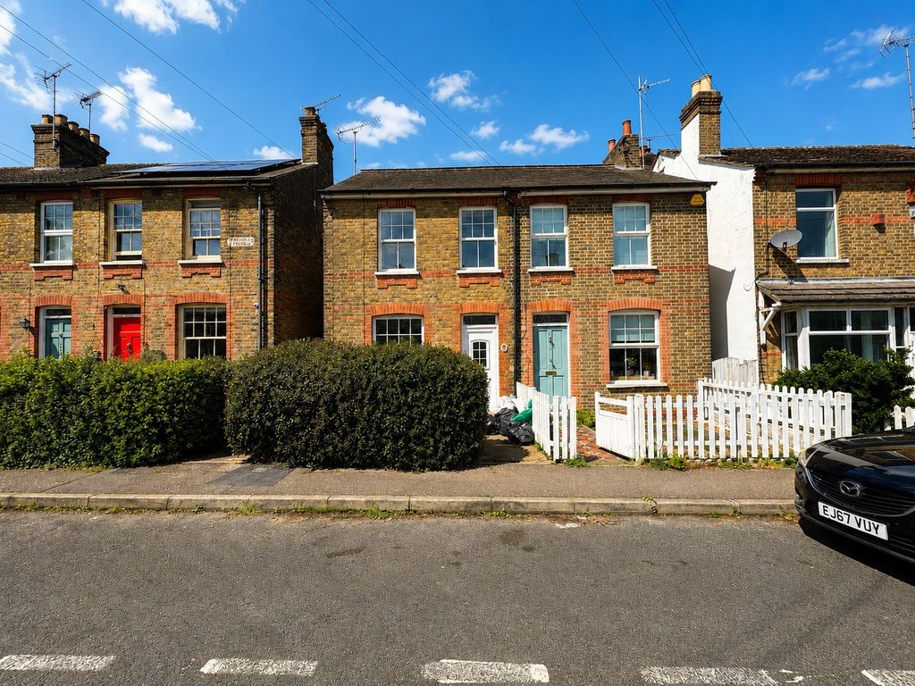 Property photo 1 of 10 Upper Bridge Road, Chelmsford, Essex, CM2 0Bb