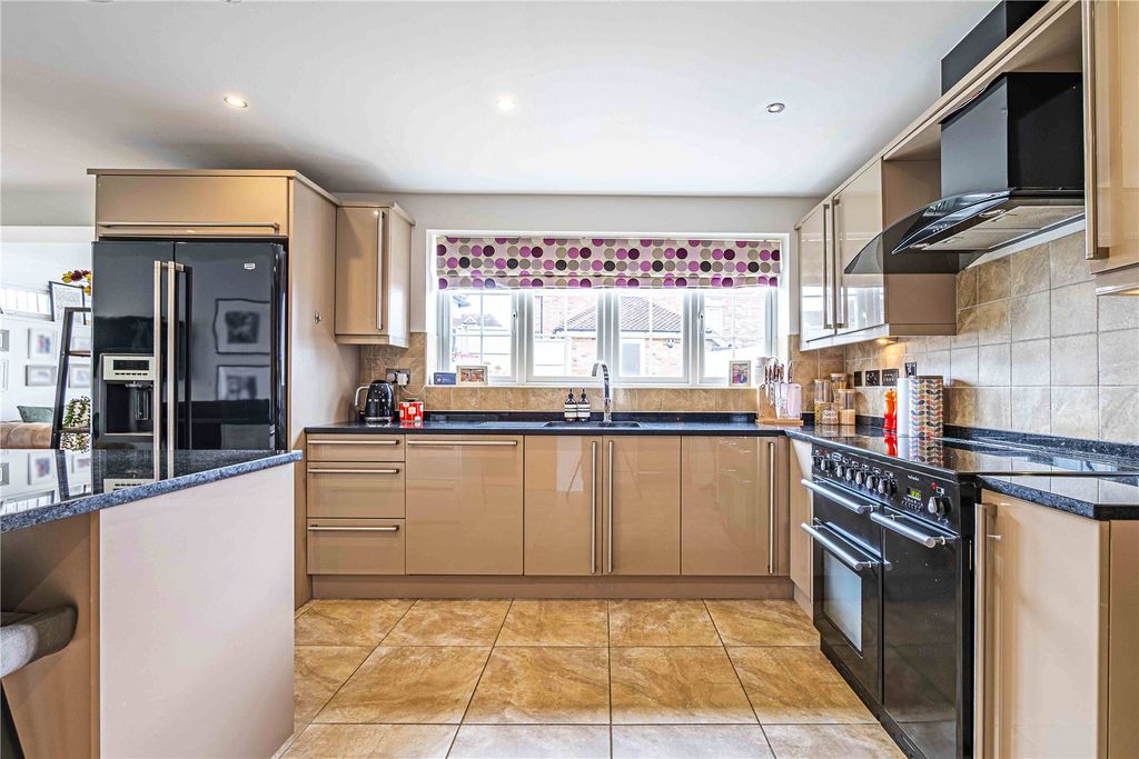 Property photo 2 of 22 Picture No. 35