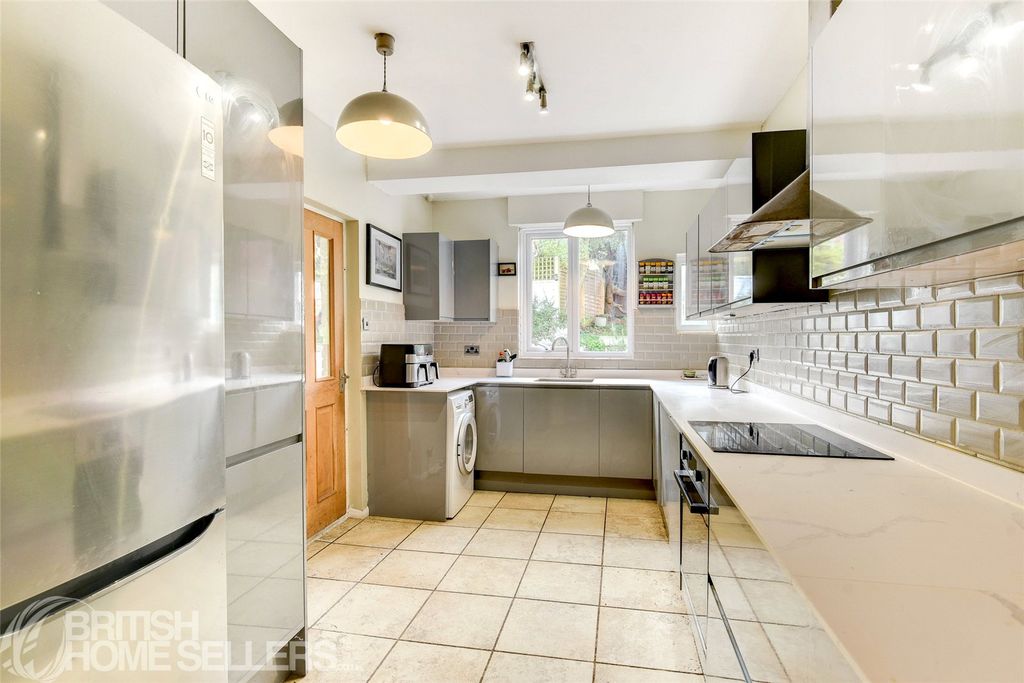 Property photo 2 of 31 Picture No. 17