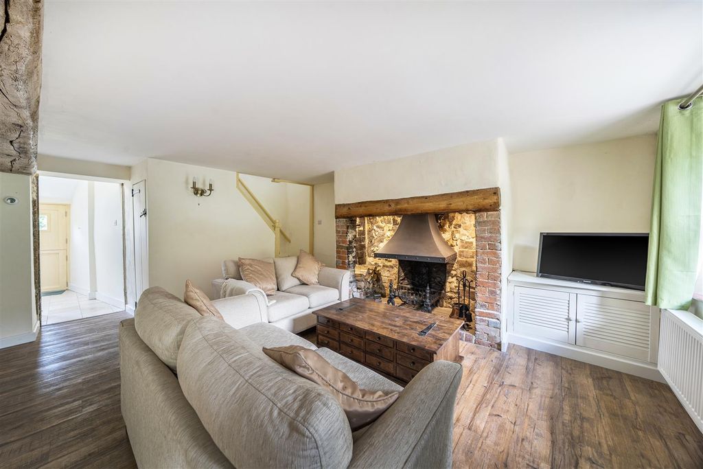 Property photo 3 of 16 Sitting Room