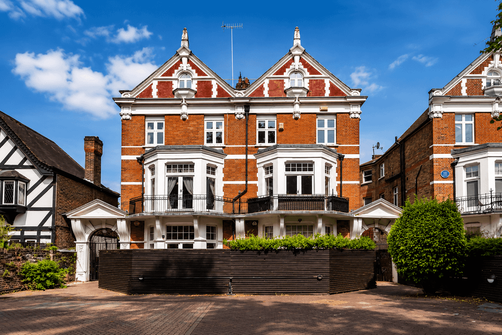 Property photo 1 of 14 2 Bed Flat For Sale Maida Vale, London W9