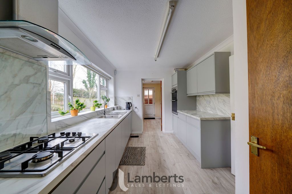 Property photo 2 of 27 Kitchen