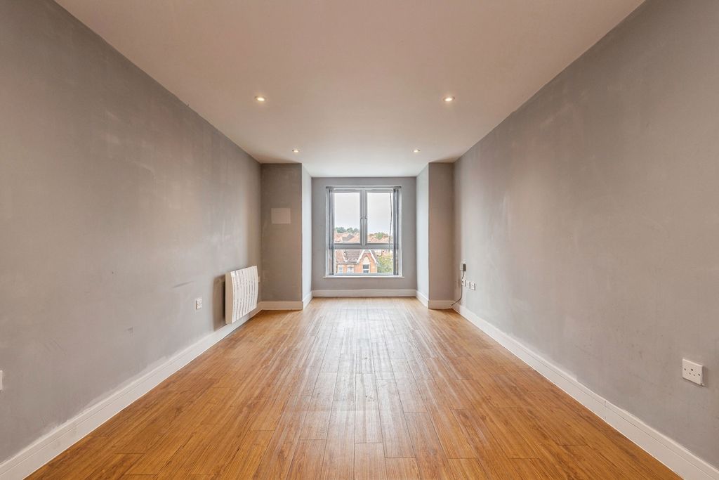 Property photo 2 of 11 Pbox-Img.Jpg