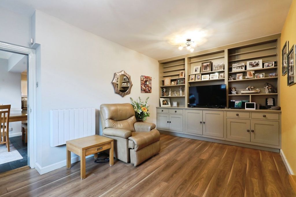 Property photo 2 of 35