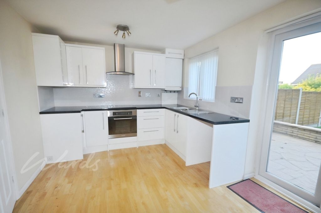 Property photo 3 of 10 Kitchen