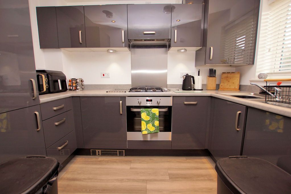 Property photo 3 of 16 Kitchen