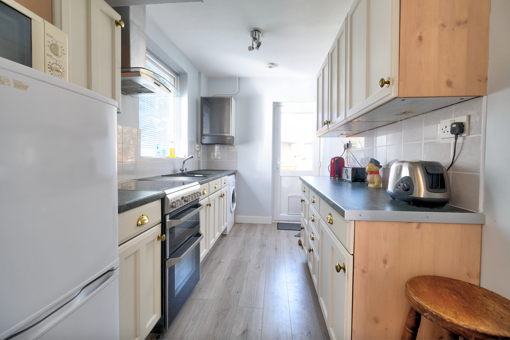 Property photo 2 of 18 Kitchen