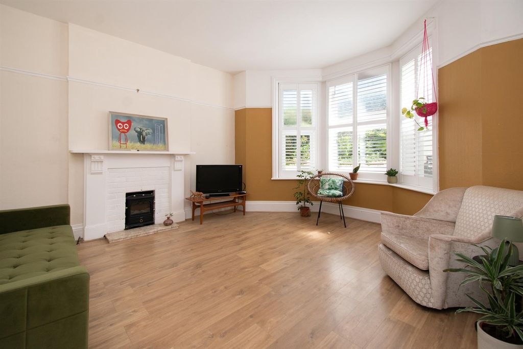 Property photo 1 of 16 Living Room