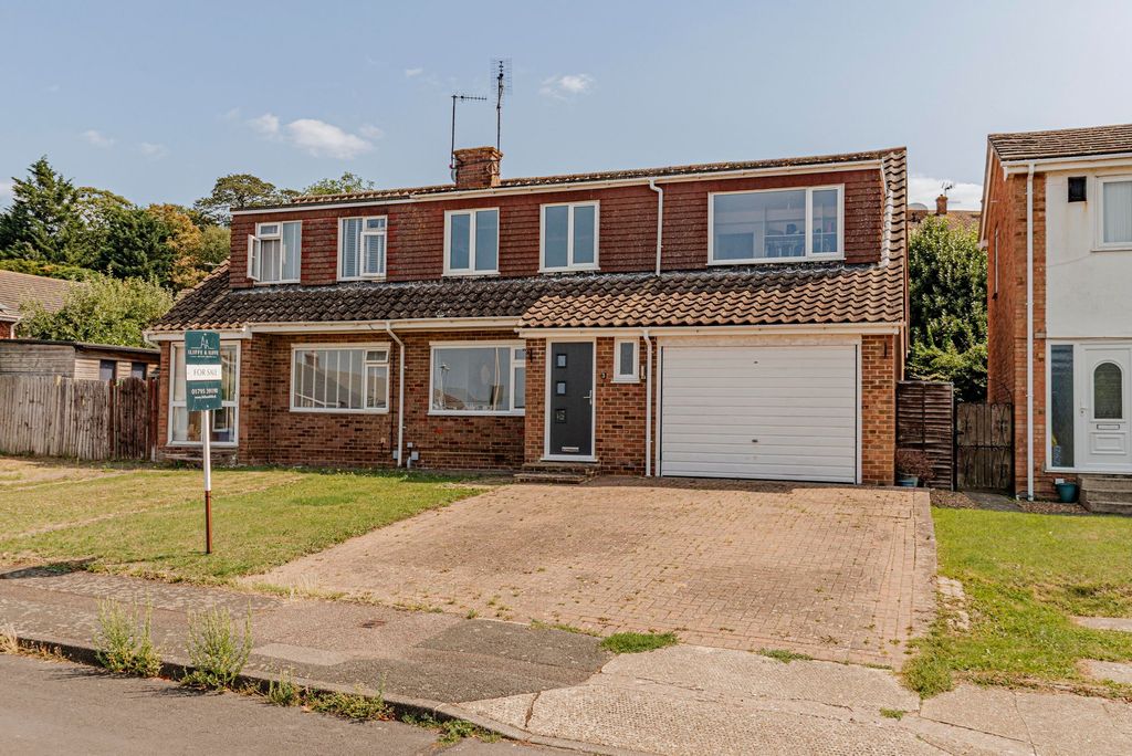 Property photo 1 of 21 Front (2)