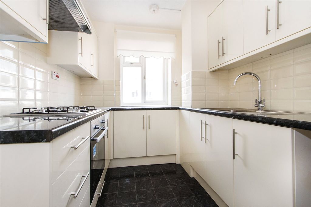 Property photo 2 of 6 Kitchen