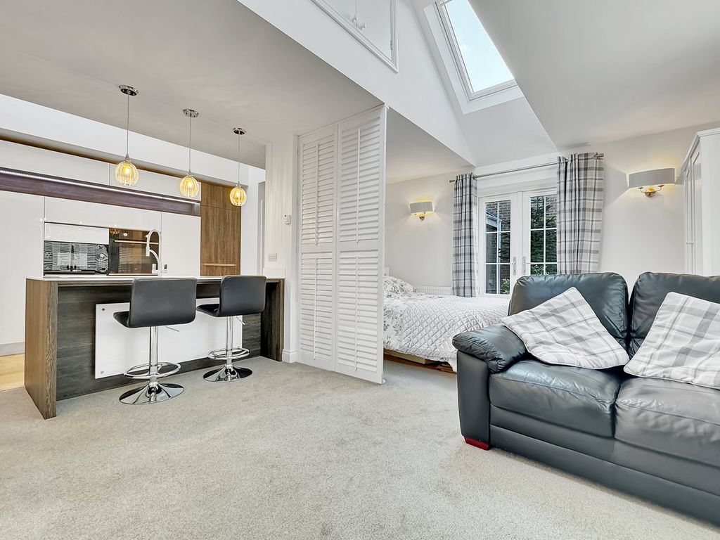 Property photo 3 of 24